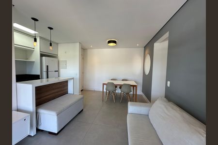 Sala de apartamento para alugar com 2 quartos, 66m² em Empresarial 18 do Forte, Barueri