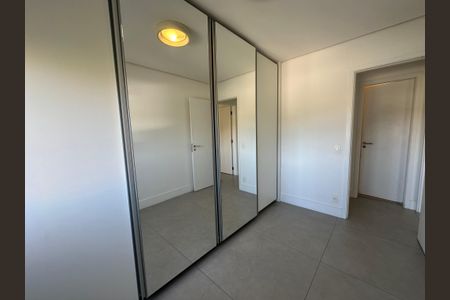 Quarto de apartamento para alugar com 2 quartos, 66m² em Empresarial 18 do Forte, Barueri