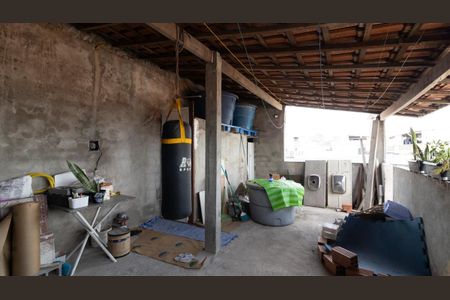 Casa à venda com 130m², 4 quartos e 1 vagaÁrea de Serviço