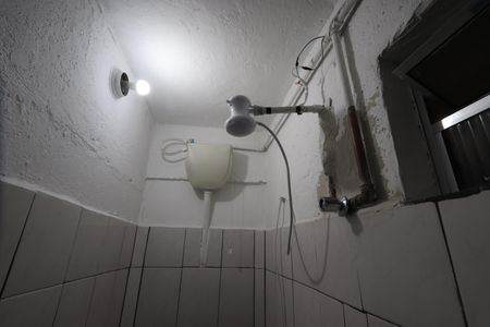 Banheiro de casa para alugar com 1 quarto, 25m² em Jardim Paraguacu, São Paulo