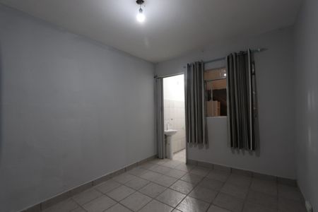 Sala e Quarto de casa para alugar com 1 quarto, 25m² em Jardim Paraguacu, São Paulo