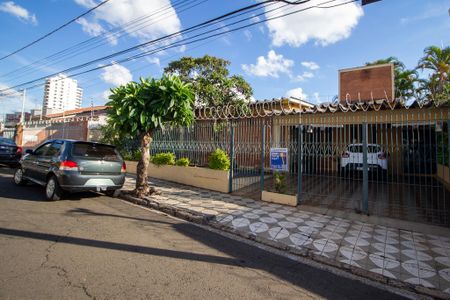 Casa para alugar com 360m², 3 quartos e 4 vagasFachada