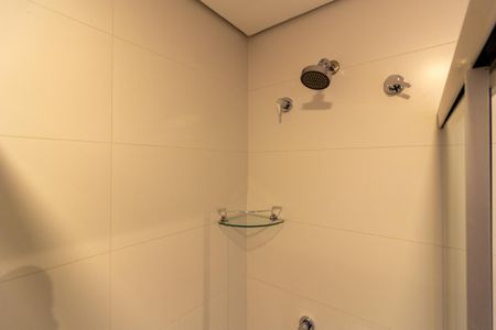 Banheiro de apartamento para alugar com 1 quarto, 22m² em Pinheiros, São Paulo