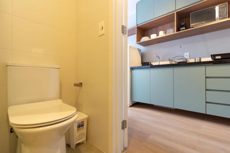 Banheiro de apartamento para alugar com 1 quarto, 22m² em Pinheiros, São Paulo