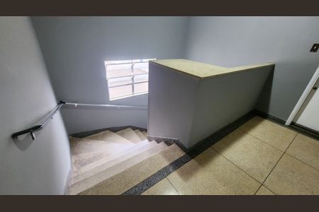 Apartamento para alugar com 98m², 2 quartos e 1 vaga Apartamento para alugar com 98m², 2 quartos e 1 vagaEscada