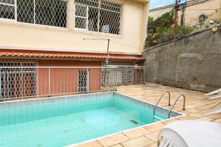 Casa à venda com 200m², 2 quartos e 1 vagaPiscina