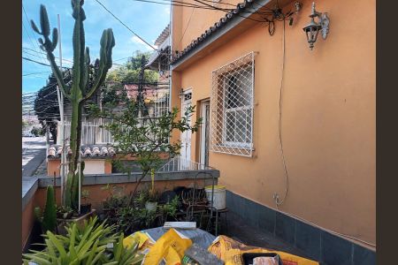 Casa à venda com 200m², 2 quartos e 1 vagaFrente