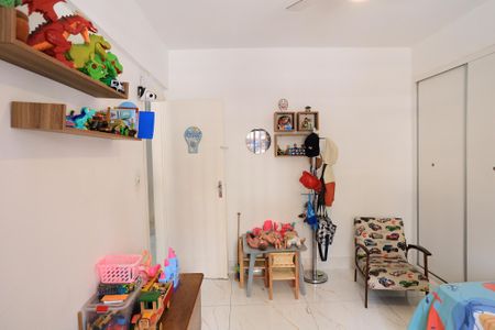 Apartamento à venda com 130m², 3 quartos e 2 vagasQuarto