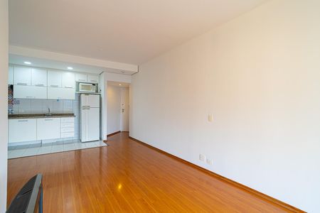 Sala de apartamento para alugar com 2 quartos, 77m² em Cerqueira César, São Paulo