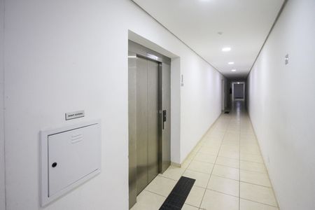 Apartamento à venda com 37m², 2 quartos e 1 vaga Apartamento à venda com 37m², 2 quartos e 1 vagaHall