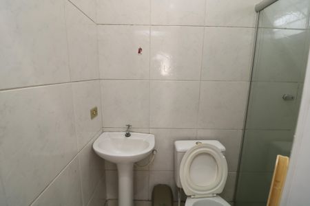Banheiro de casa para alugar com 2 quartos, 50m² em Vila Santa Clara, São Paulo