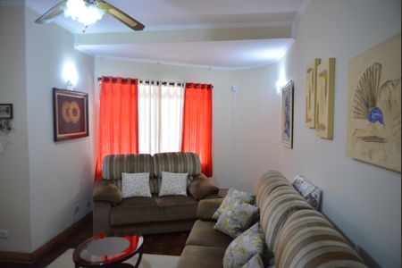 Casa à venda com 116m², 2 quartos e 3 vagasSala