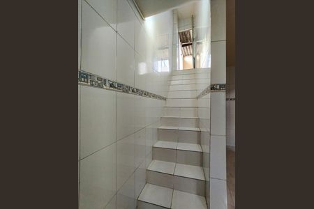 Escada de casa para alugar com 3 quartos, 100m² em São Francisco Xavier, Rio de Janeiro