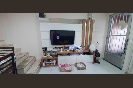 Sala de casa de condomínio para alugar com 2 quartos, 115m² em Conceicao, Osasco