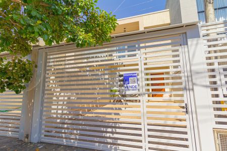 Casa à venda com 125m², 3 quartos e 2 vagasFachada + Placa