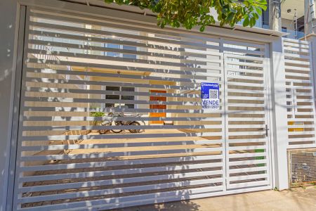 Casa à venda com 125m², 3 quartos e 2 vagasFachada + Placa