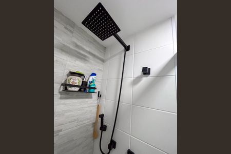 Apartamento à venda com 53m², 2 quartos e 1 vagaDetalhe do banheiro