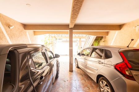 Casa à venda com 220m², 3 quartos e 3 vagas Casa à venda com 220m², 3 quartos e 3 vagasGaragem