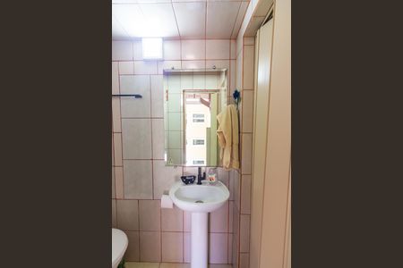 Casa à venda com 220m², 3 quartos e 3 vagas Casa à venda com 220m², 3 quartos e 3 vagasBanheiro 2