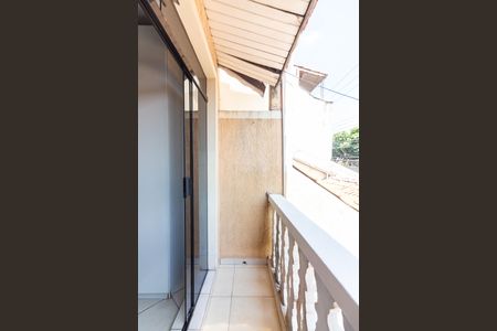 Casa à venda com 220m², 3 quartos e 3 vagas Casa à venda com 220m², 3 quartos e 3 vagasSacada