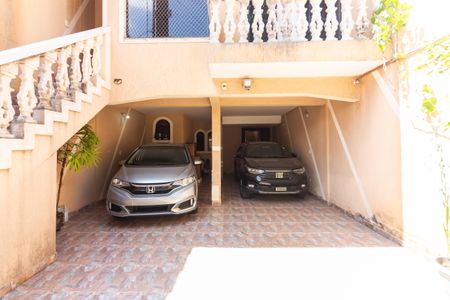 Casa à venda com 220m², 3 quartos e 3 vagas Casa à venda com 220m², 3 quartos e 3 vagasGaragem