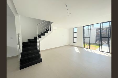 Sala de casa à venda com 3 quartos, 118m² em Santa Amelia, Belo Horizonte