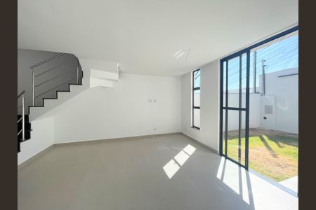 Sala de casa à venda com 3 quartos, 118m² em Santa Amelia, Belo Horizonte