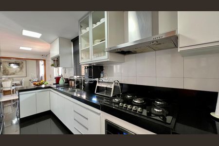 Apartamento à venda com 145m², 4 quartos e 3 vagascozinha