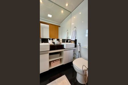 Apartamento à venda com 145m², 4 quartos e 3 vagasbanho