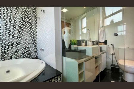 Apartamento à venda com 145m², 4 quartos e 3 vagasbanho