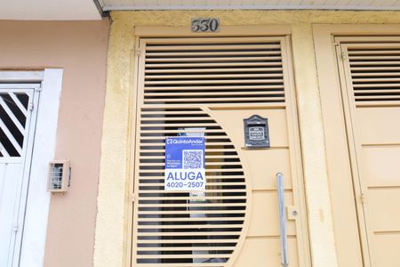 Casa para alugar com 230m², 3 quartos e sem vagaPlaca instalada no portão do imóvel - Código da placa: FPOT - 882