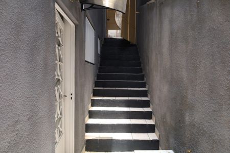 Casa para alugar com 230m², 3 quartos e sem vagaCorredor - Escadas