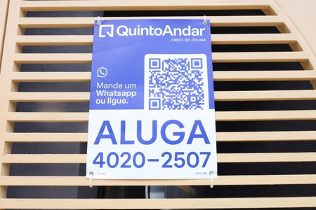 Casa para alugar com 230m², 3 quartos e sem vagaPlaca instalada no portão do imóvel - Código da placa: FPOT - 882