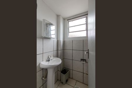 Banheiro de casa de condomínio para alugar com 1 quarto, 38m² em Rio Branco, Porto Alegre