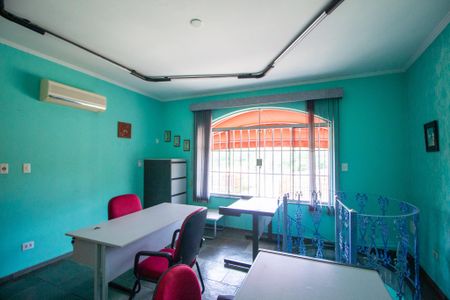 Casa para alugar com 380m², 3 quartos e 6 vagasEscritório