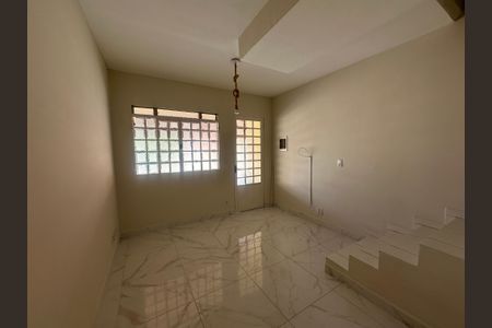 Casa de condomínio à venda com 65m², 2 quartos e 1 vaga Casa de condomínio à venda com 65m², 2 quartos e 1 vagaSala