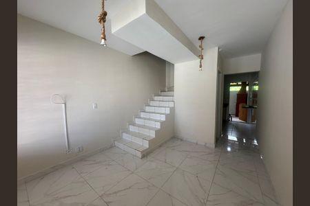 Sala de casa de condomínio para alugar com 2 quartos, 65m² em Jardim Regina Alice, Barueri