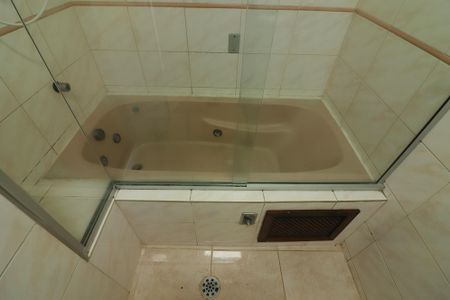 Casa à venda com 156m², 3 quartos e 2 vagasQuarto 3 - Suíte Banheiro 