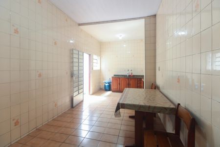 Casa à venda com 80m², 2 quartos e 2 vagas Casa à venda com 80m², 2 quartos e 2 vagasCozinha