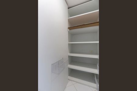 Casa à venda com 168m², 4 quartos e 2 vagasDespensa