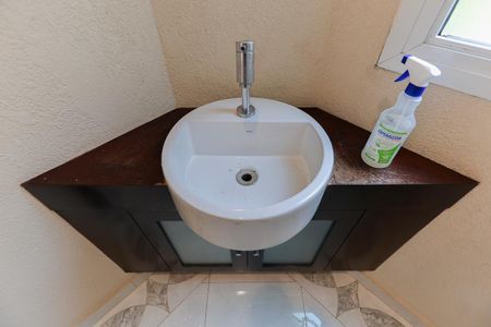 Casa à venda com 168m², 4 quartos e 2 vagasLavabo