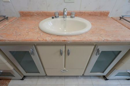 Casa à venda com 168m², 4 quartos e 2 vagasBanheiro da suíte 1