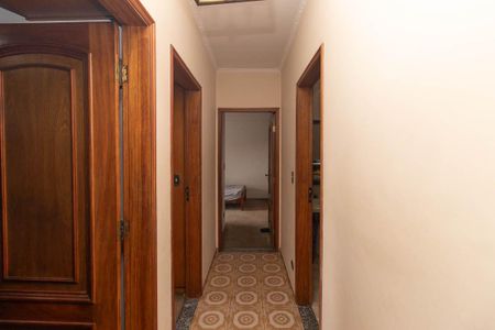 Casa à venda com 270m², 3 quartos e 6 vagasCorredor dos Quartos