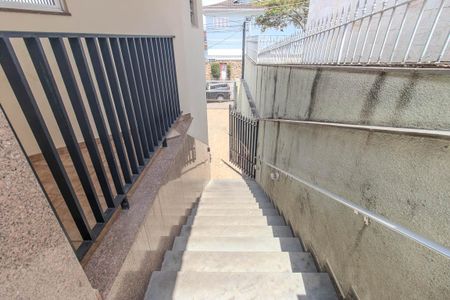 Casa à venda com 270m², 3 quartos e 6 vagasEscada