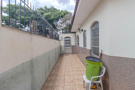 Casa à venda com 270m², 3 quartos e 6 vagasCorredor Externo