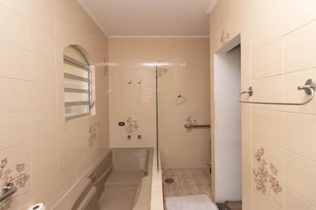 Casa à venda com 270m², 3 quartos e 6 vagasBanheiro da Suíte