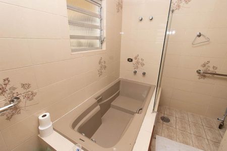 Casa à venda com 270m², 3 quartos e 6 vagasBanheiro da Suíte