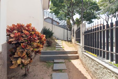 Casa à venda com 270m², 3 quartos e 6 vagasQuintal