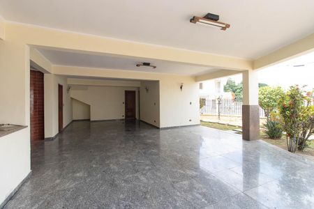 Casa à venda com 270m², 3 quartos e 6 vagasGaragem