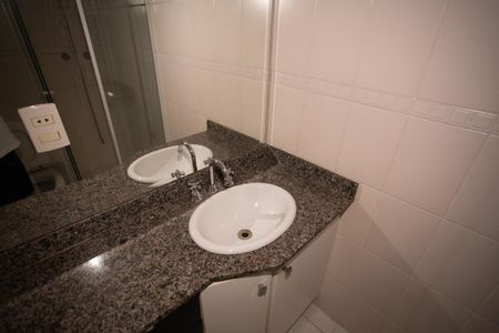 Apartamento para alugar com 80m², 3 quartos e 2 vagas Apartamento para alugar com 80m², 3 quartos e 2 vagasBANHEIRO